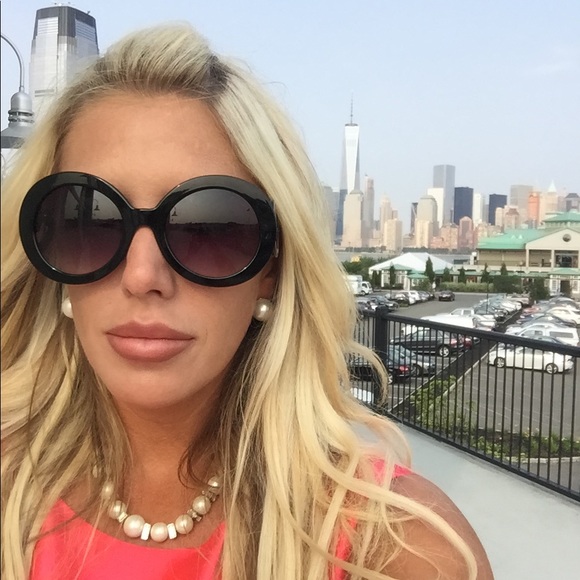 Meet your Posher, Kelly - Picture 1 of 1